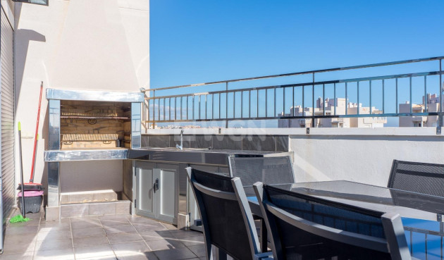 Odsprzedaż - Mieszkanie w bloku - Torrevieja - Estacion De Autobuses