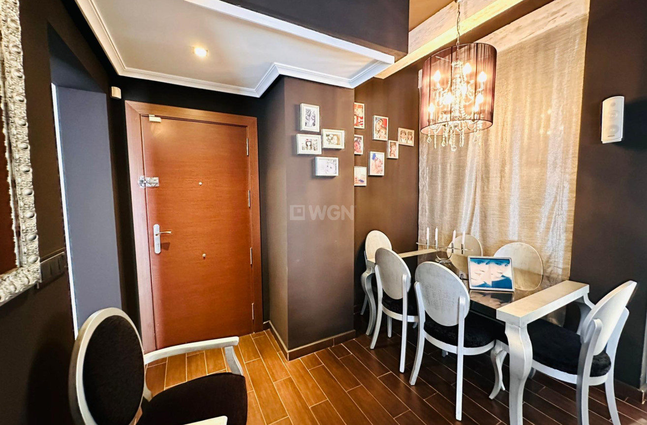 Odsprzedaż - Mieszkanie w bloku - Torrevieja - Estacion De Autobuses