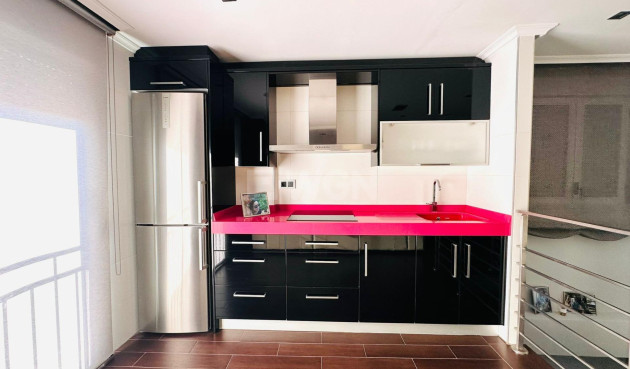 Odsprzedaż - Mieszkanie w bloku - Torrevieja - Estacion De Autobuses