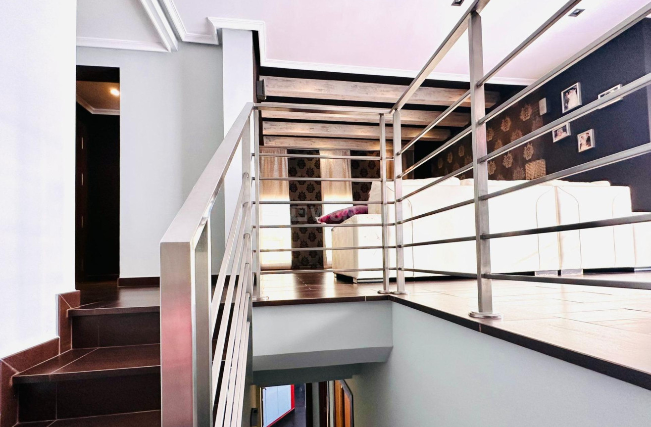 Odsprzedaż - Mieszkanie w bloku - Torrevieja - Estacion De Autobuses