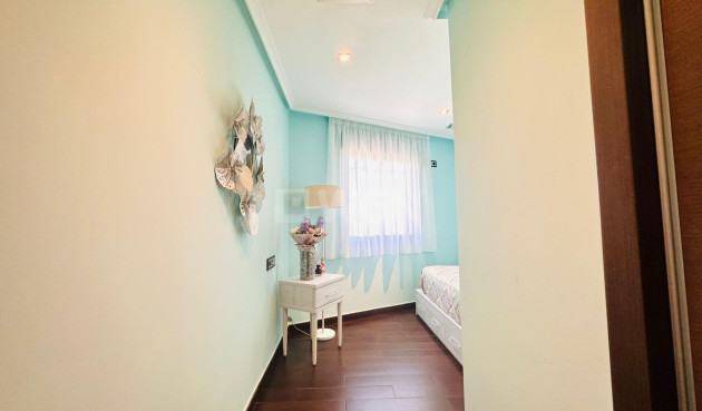 Odsprzedaż - Mieszkanie w bloku - Torrevieja - Estacion De Autobuses