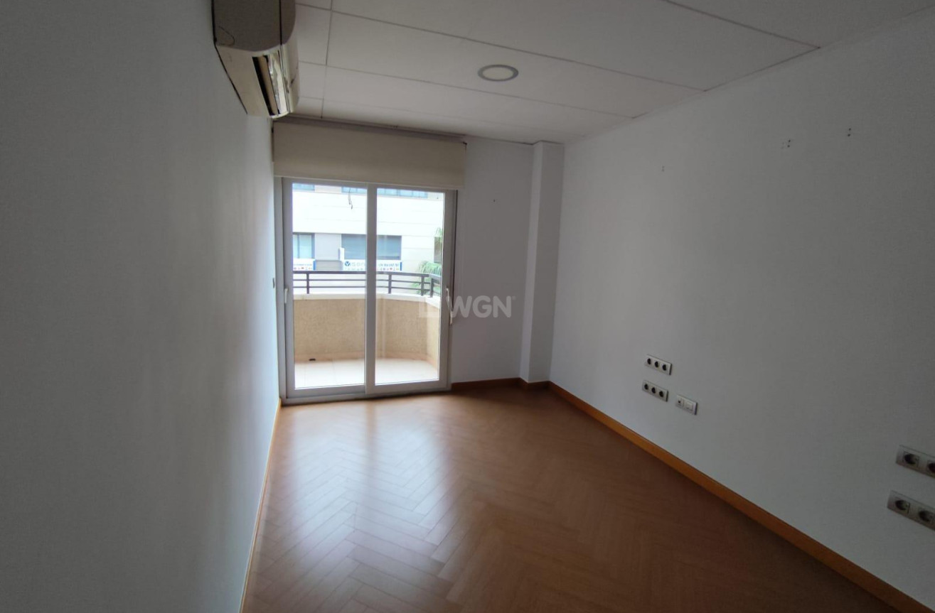 Resale - Apartment / flat - Torrevieja - Puerto