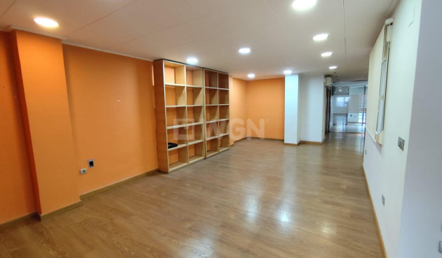 Resale - Apartment / flat - Torrevieja - Puerto