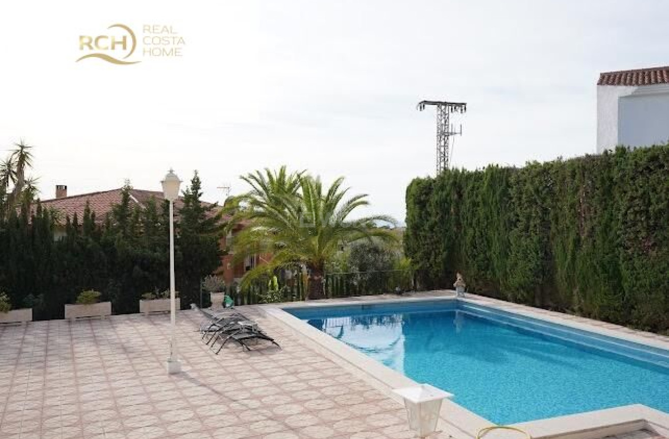 Odsprzedaż - Villa - La Nucía - Montebello - Nou Espai