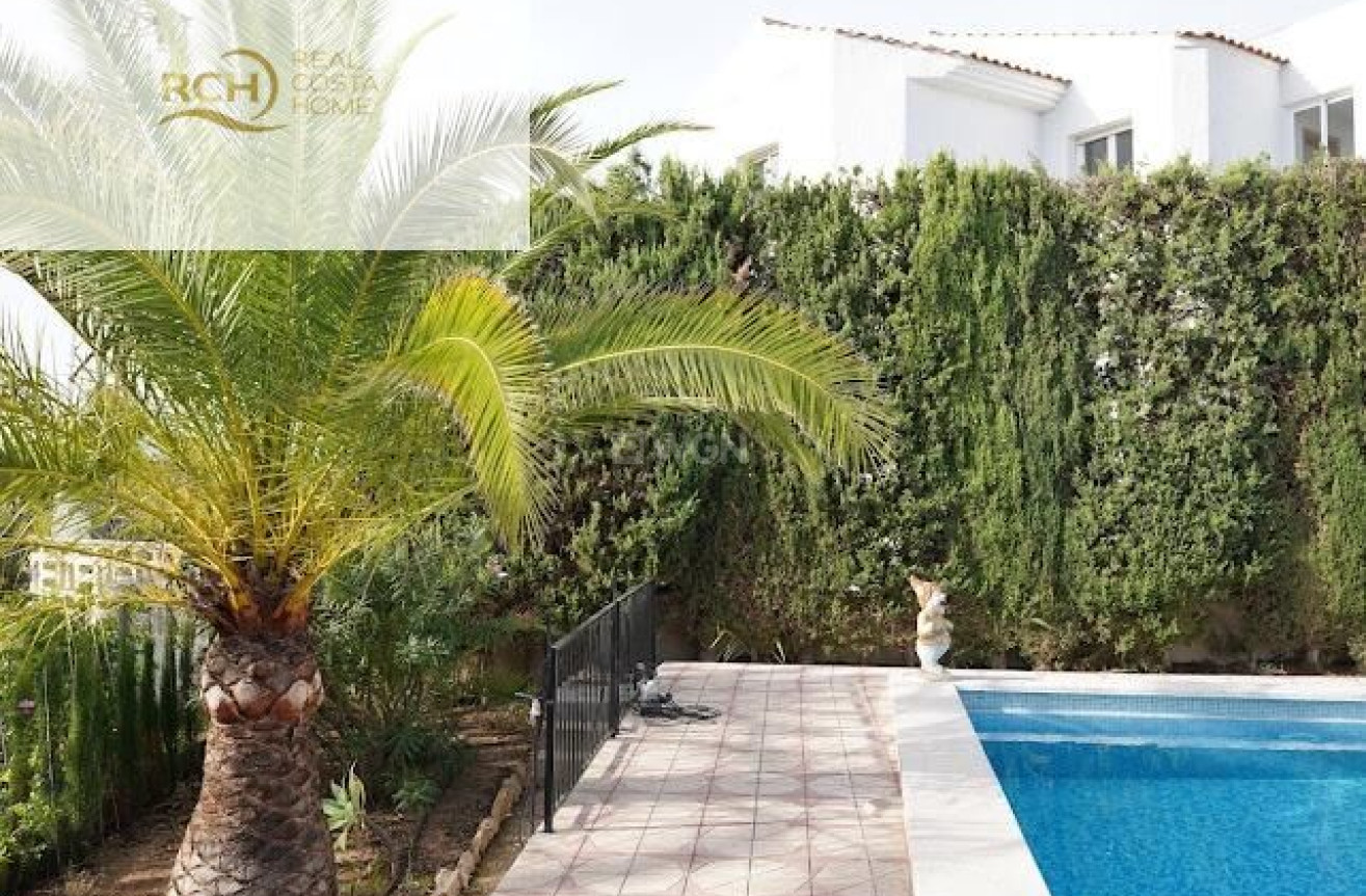 Odsprzedaż - Villa - La Nucía - Montebello - Nou Espai