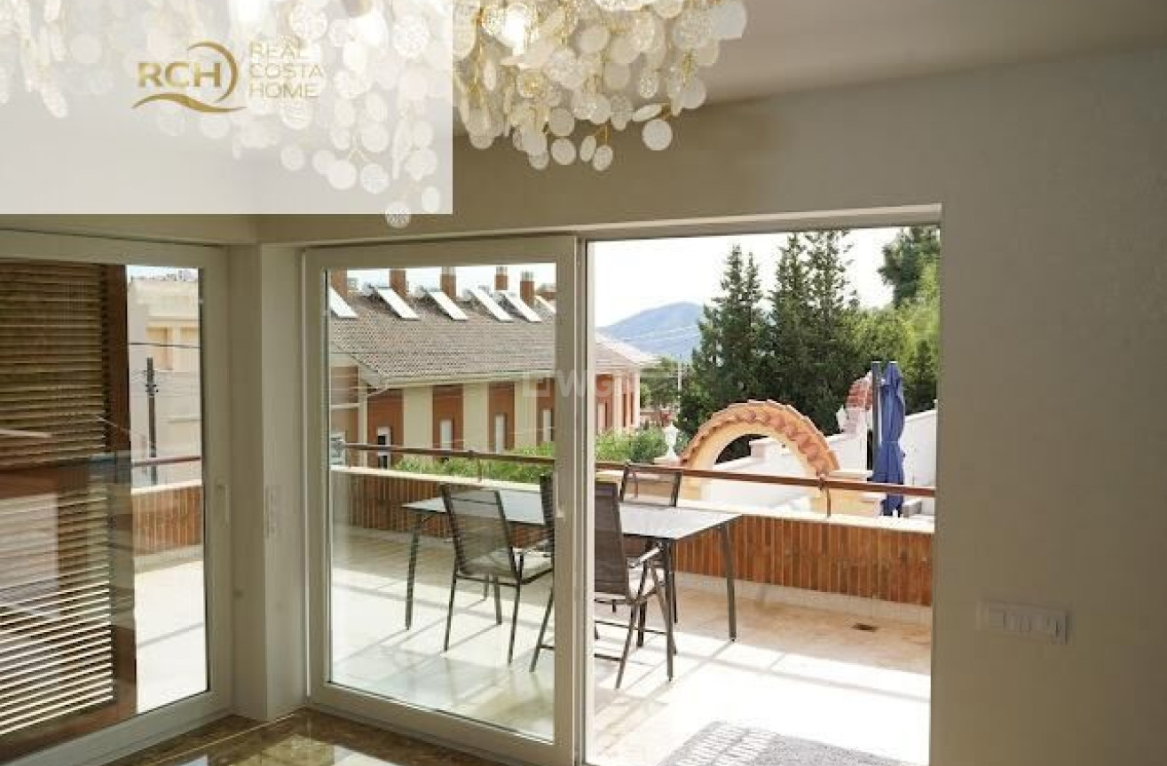 Odsprzedaż - Villa - La Nucía - Montebello - Nou Espai