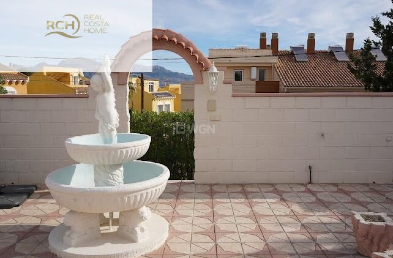 Odsprzedaż - Villa - La Nucía - Montebello - Nou Espai