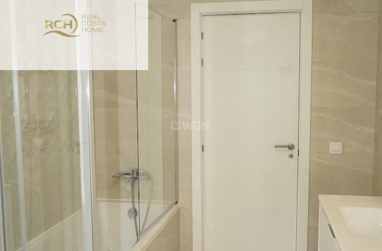 Odsprzedaż - Villa - La Nucía - Montebello - Nou Espai