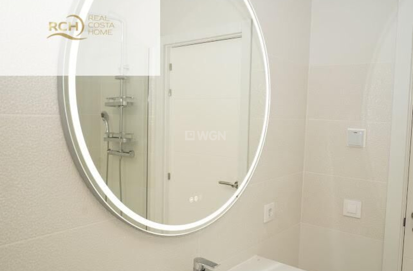 Odsprzedaż - Villa - La Nucía - Montebello - Nou Espai