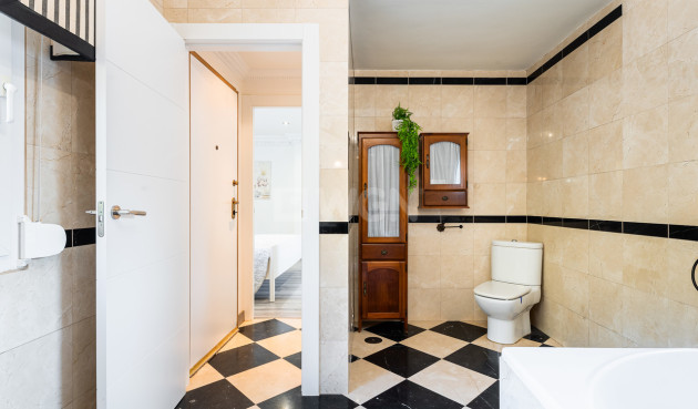 Odsprzedaż - Villa - Dehesa de Campoamor - Costa Blanca