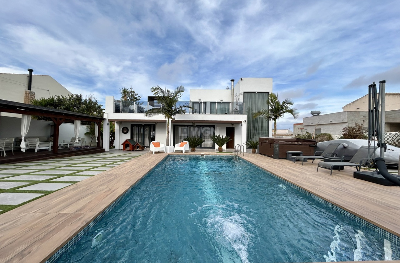 Resale - Villa - Los Balcones - Costa Blanca