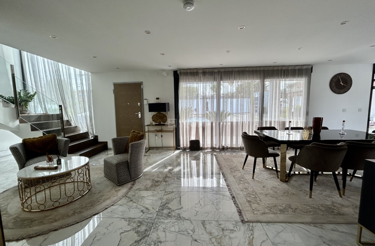 Resale - Villa - Los Balcones - Costa Blanca