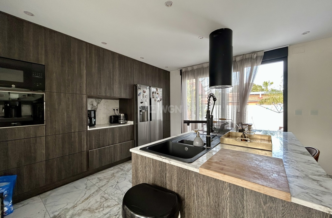 Resale - Villa - Los Balcones - Costa Blanca