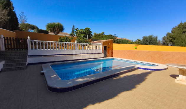 Odsprzedaż - Villa - Torrevieja - Los Balcones