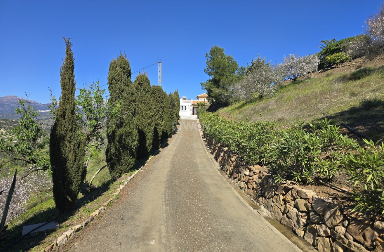 Odsprzedaż - Villa - Vinuela - Inland