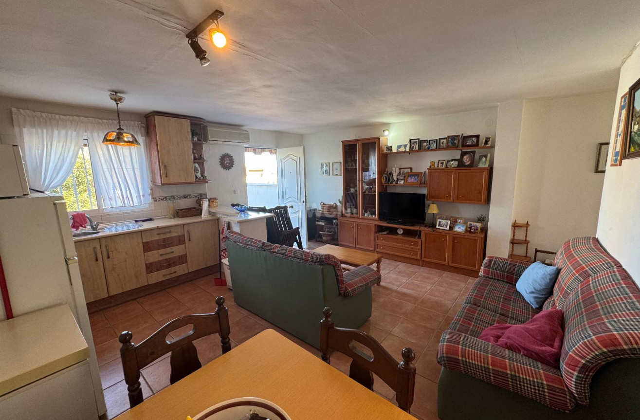 Odsprzedaż - Kamienica - Torrevieja - Costa Blanca