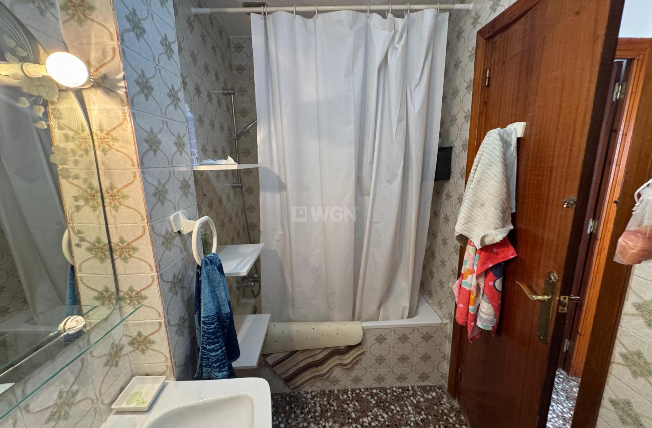 Odsprzedaż - Kamienica - Torrevieja - Costa Blanca