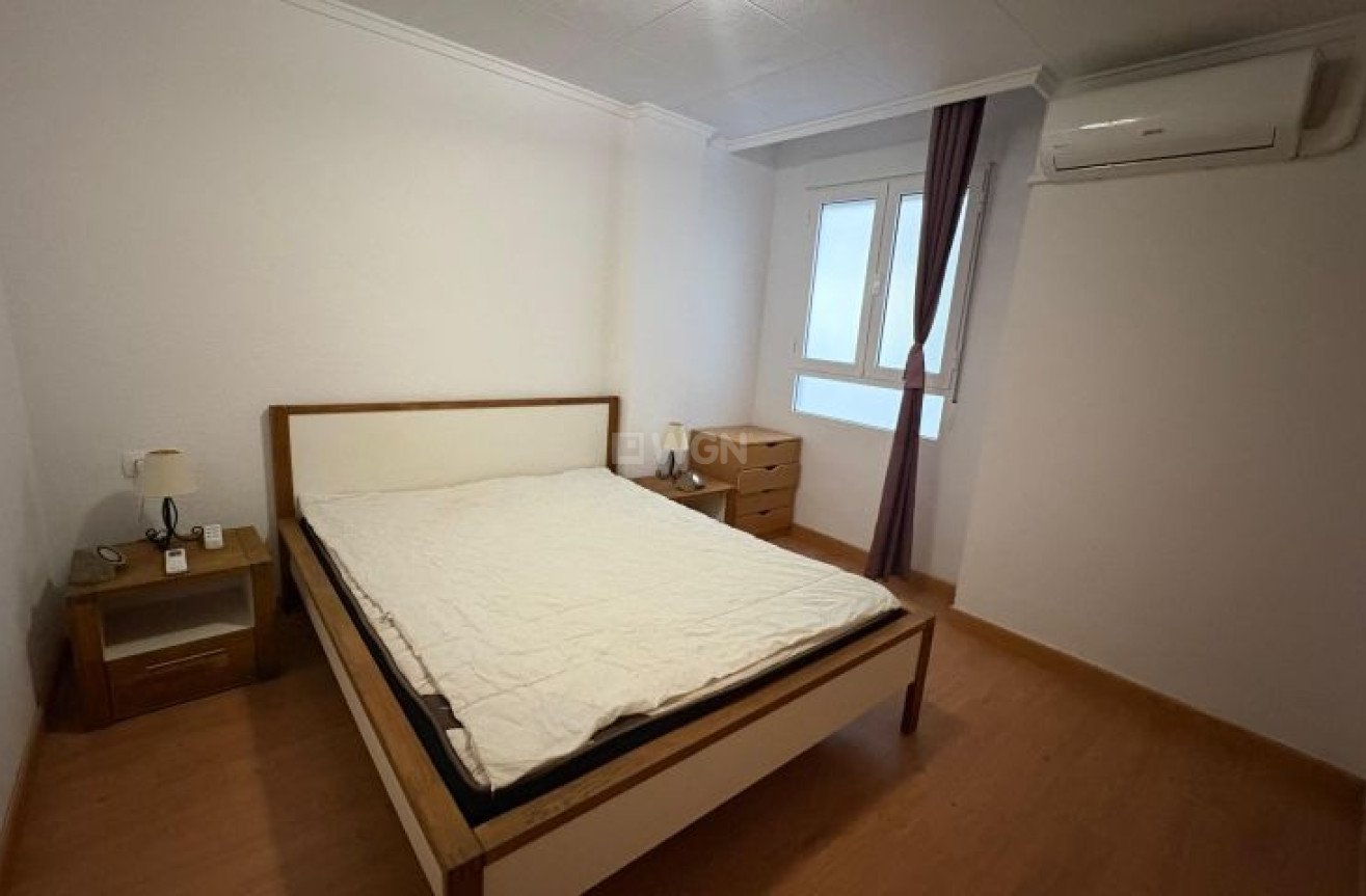 Odsprzedaż - Mieszkanie w bloku - Torrevieja - Costa Blanca