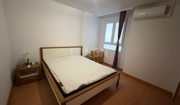 Odsprzedaż - Mieszkanie w bloku - Torrevieja - Costa Blanca