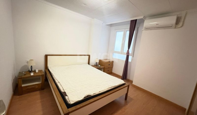 Odsprzedaż - Mieszkanie w bloku - Torrevieja - Costa Blanca