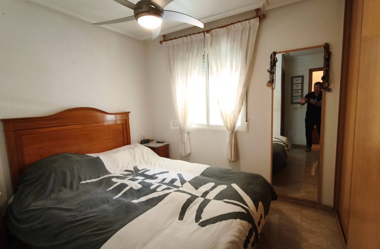 Resale - Apartment / flat - Torrevieja - Estacion De Autobuses