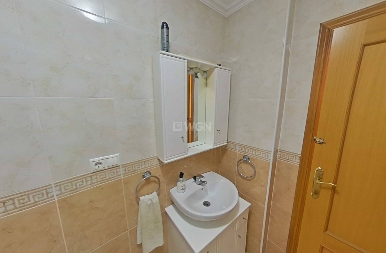 Resale - Apartment / flat - Torrevieja - Estacion De Autobuses