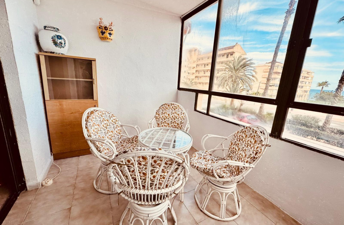 Odsprzedaż - Mieszkanie w bloku - Torrevieja - Cabo Cervera