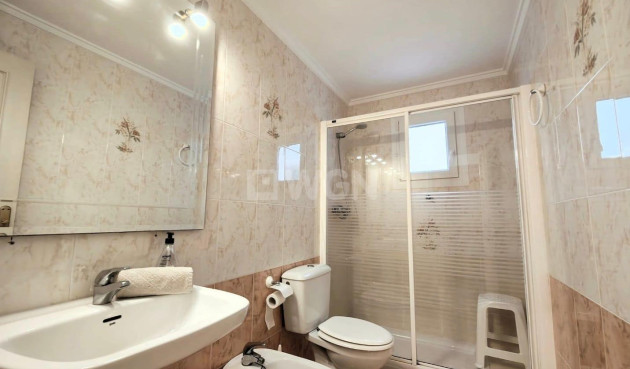 Resale - Apartment / flat - Torrevieja - Estacion De Autobuses