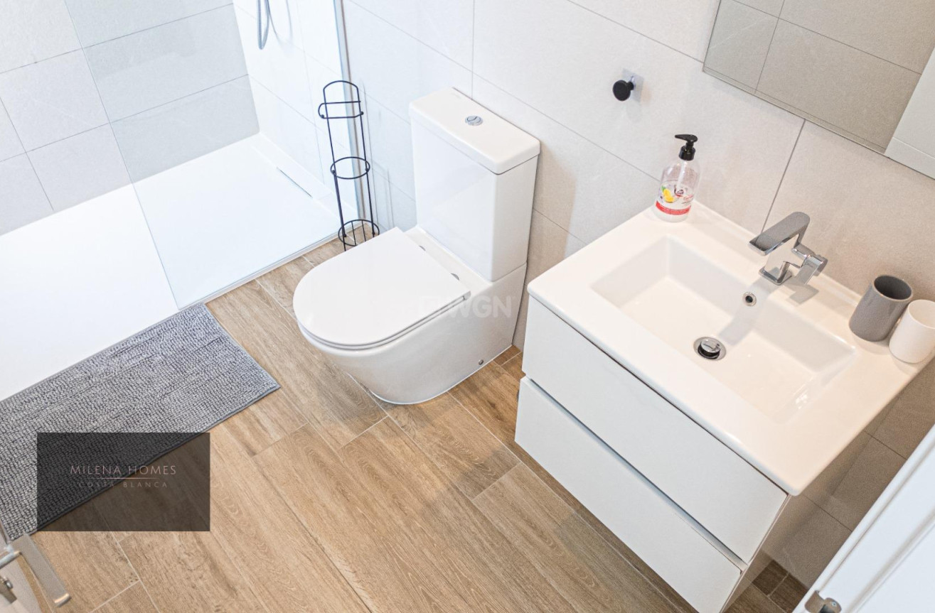 Odsprzedaż - Mieszkanie w bloku - Torrevieja - Punta Prima