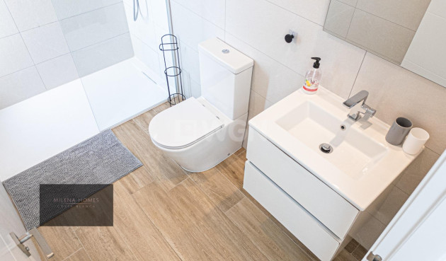 Odsprzedaż - Mieszkanie w bloku - Torrevieja - Punta Prima