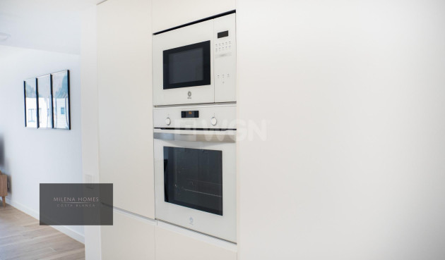 Odsprzedaż - Mieszkanie w bloku - Torrevieja - Punta Prima