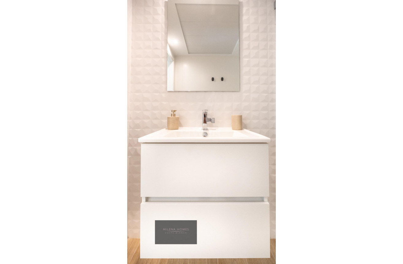 Resale - Apartment / flat - Torrevieja - Punta Prima