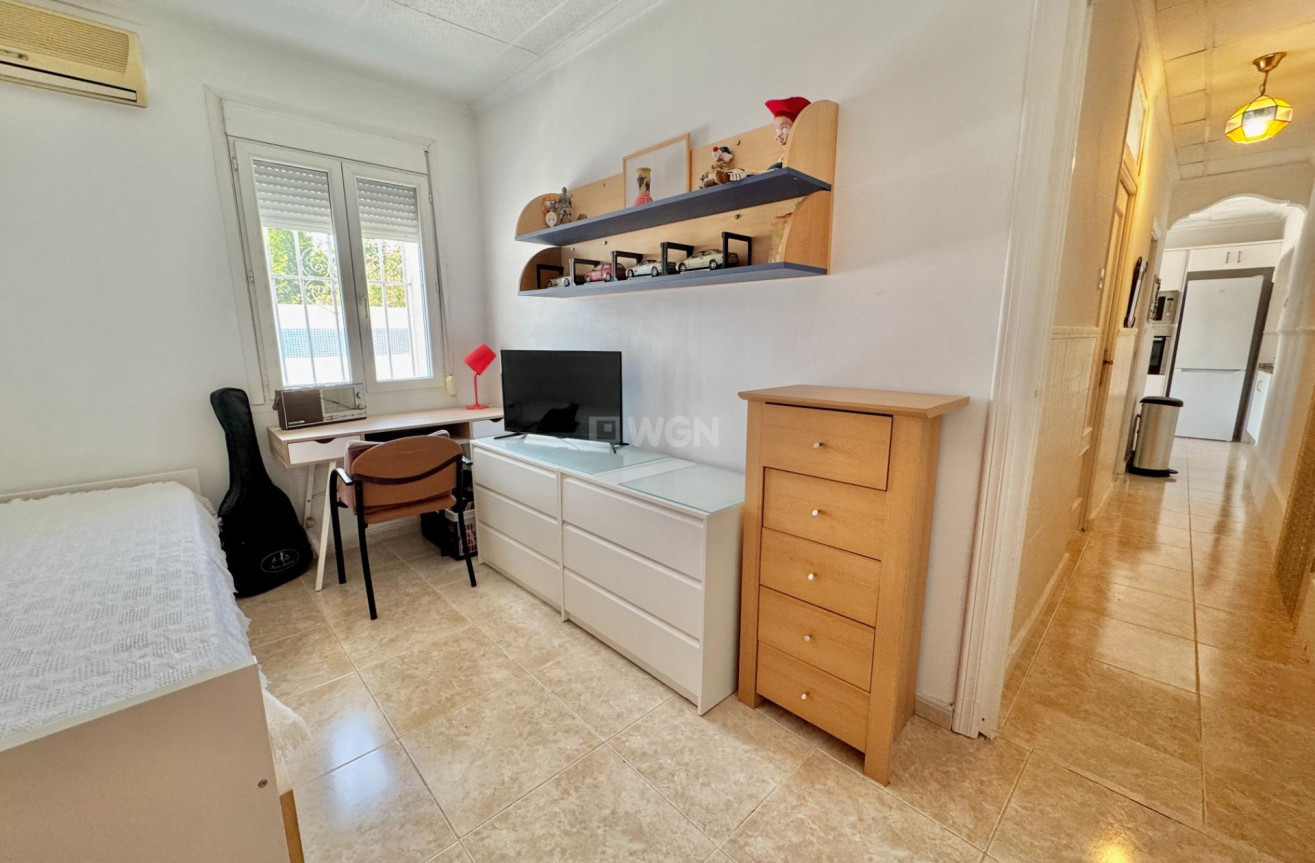 Odsprzedaż - Villa - Dolores - Comunidad Valenciana