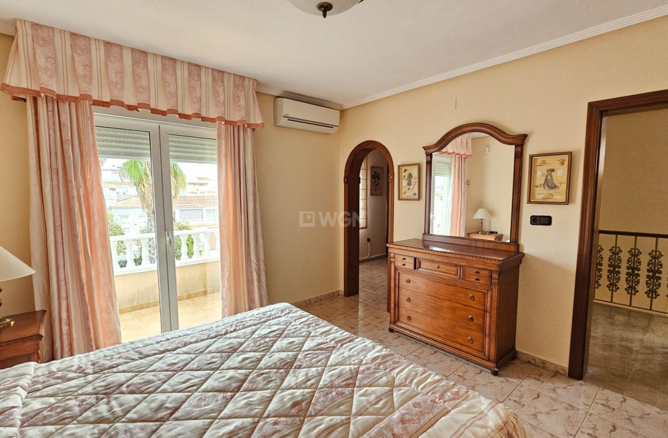 Odsprzedaż - Villa - Torrevieja - El Chaparral