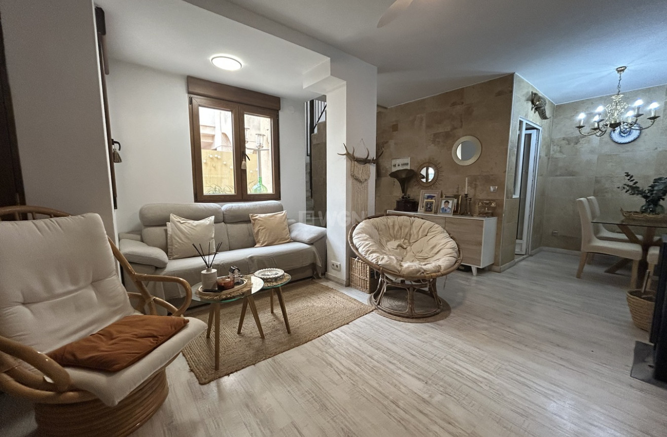 Odsprzedaż - Kamienica - Torrevieja - Costa Blanca