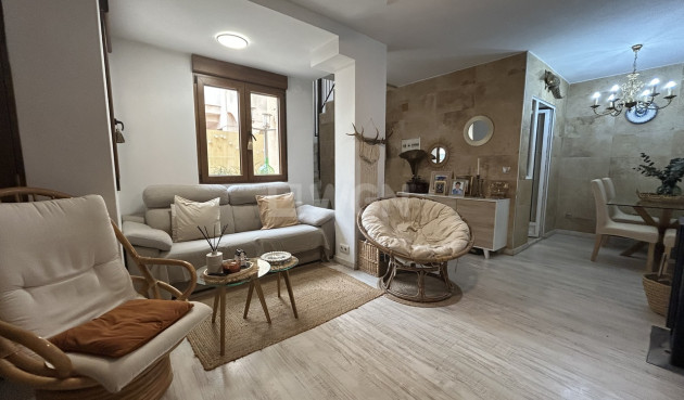 Odsprzedaż - Kamienica - Torrevieja - Costa Blanca