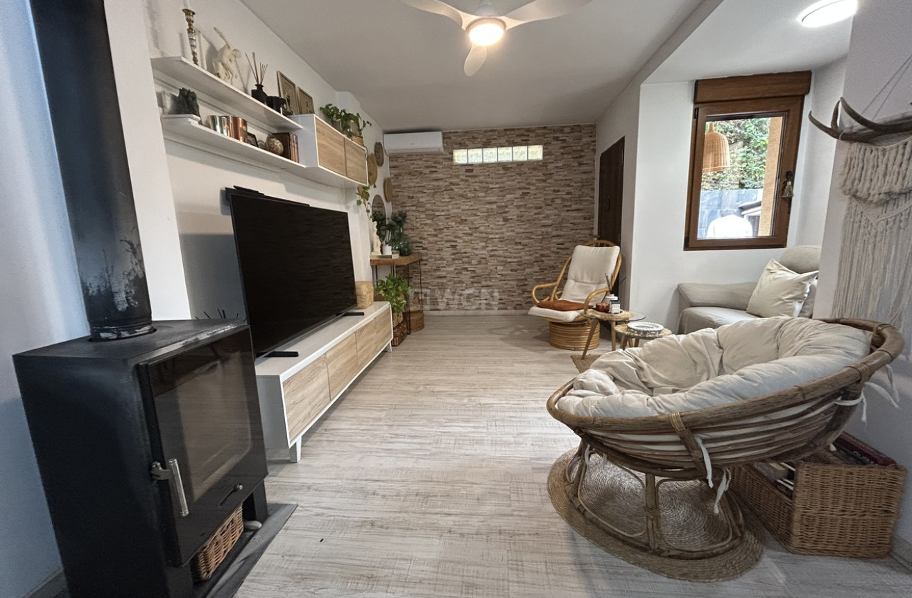 Odsprzedaż - Kamienica - Torrevieja - Costa Blanca