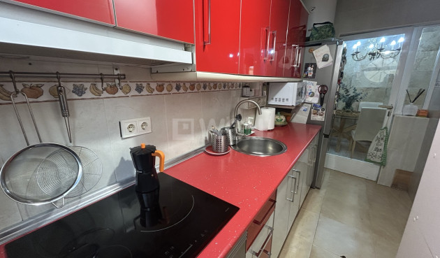 Odsprzedaż - Kamienica - Torrevieja - Costa Blanca