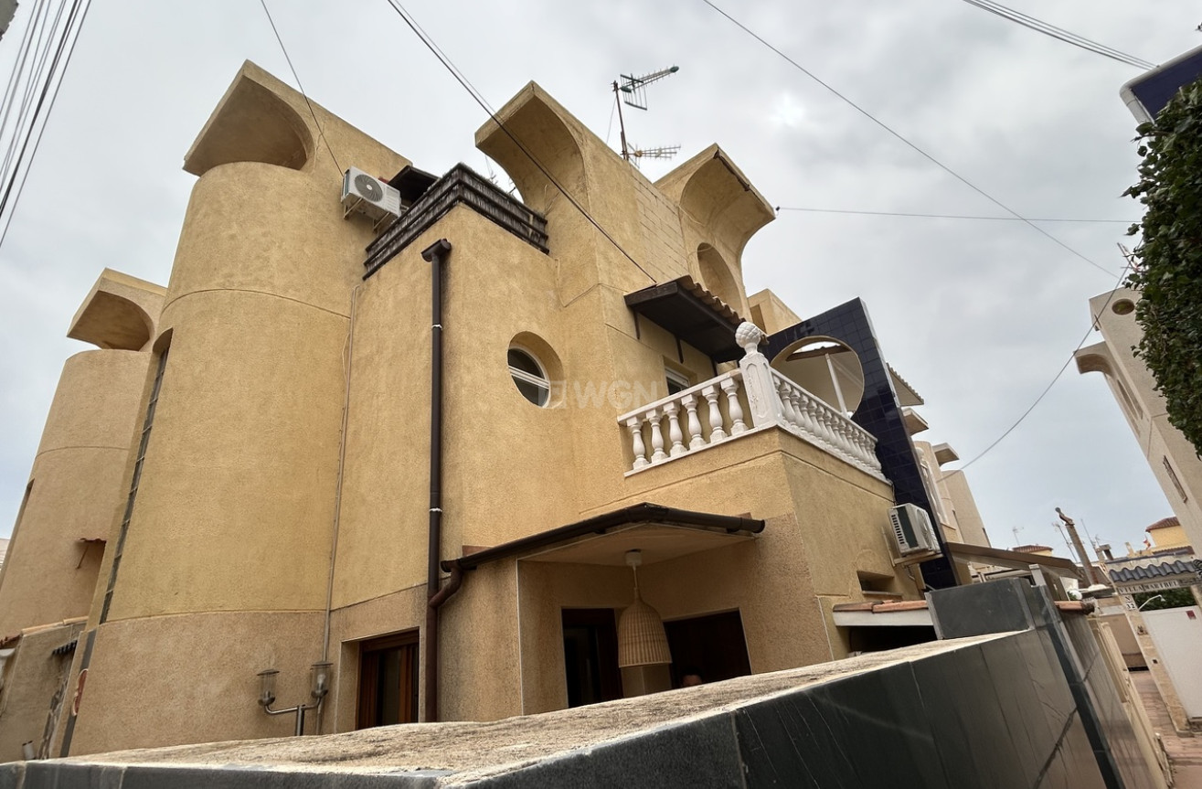 Odsprzedaż - Kamienica - Torrevieja - Costa Blanca