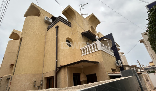 Odsprzedaż - Kamienica - Torrevieja - Costa Blanca