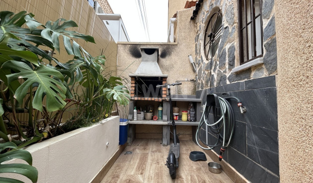 Odsprzedaż - Kamienica - Torrevieja - Costa Blanca