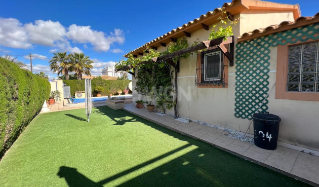 Odsprzedaż - Villa - Cabo Roig - Costa Blanca