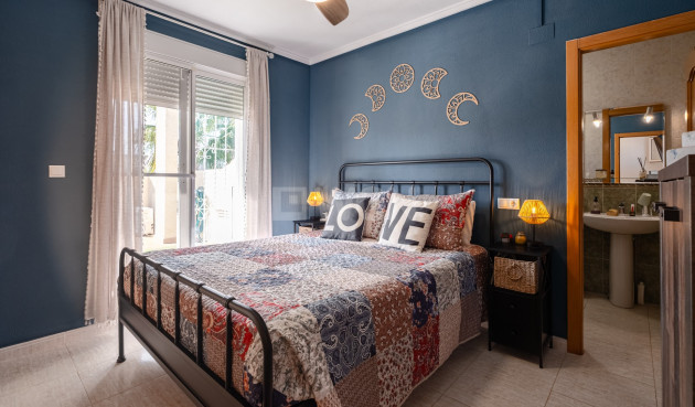 Odsprzedaż - Villa - Santa Pola - Costa Blanca