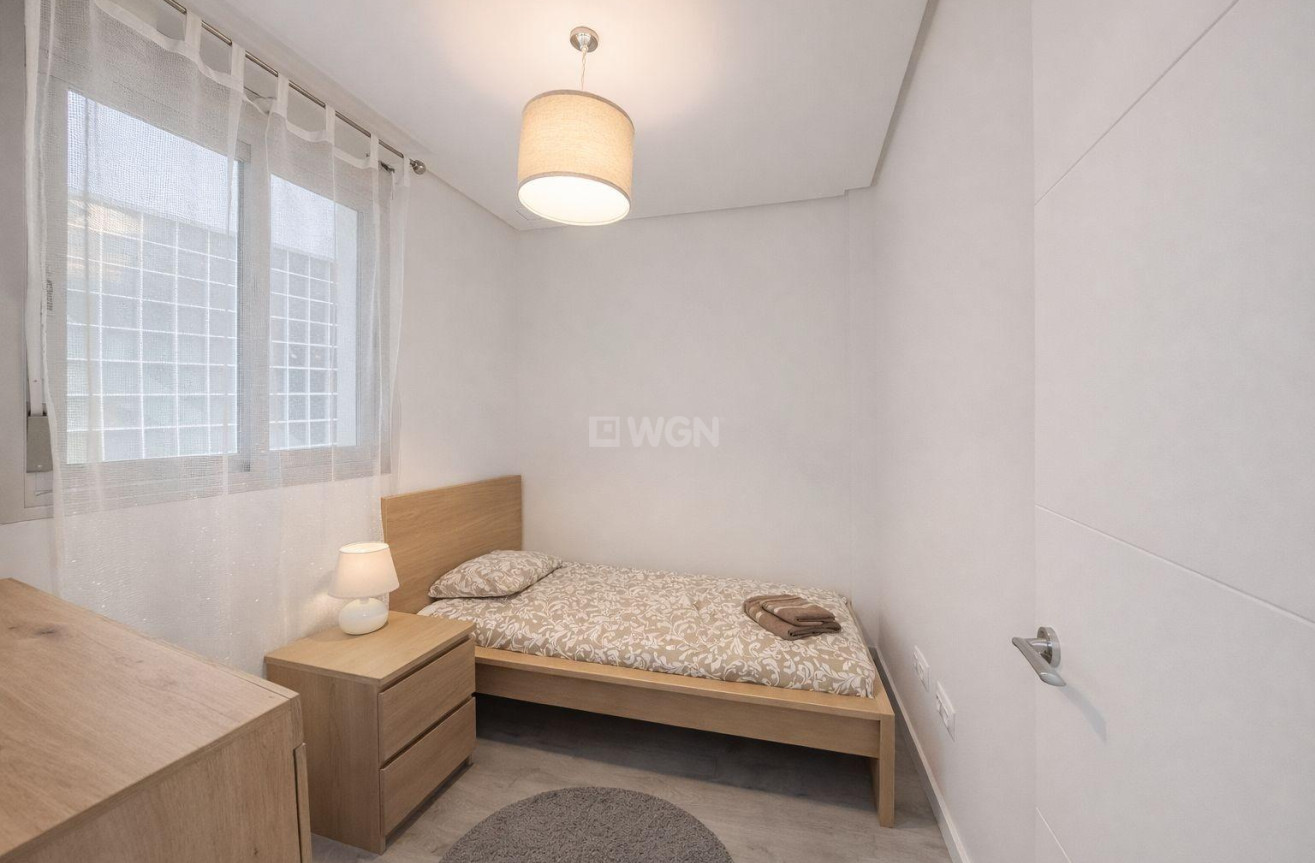 Odsprzedaż - Mieszkanie w bloku - Orihuela Costa - Villamartín