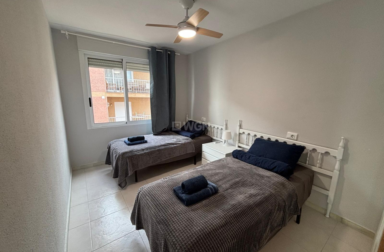 Reventa - Apartamento / piso - Torrevieja - Playa De Los Naufragos