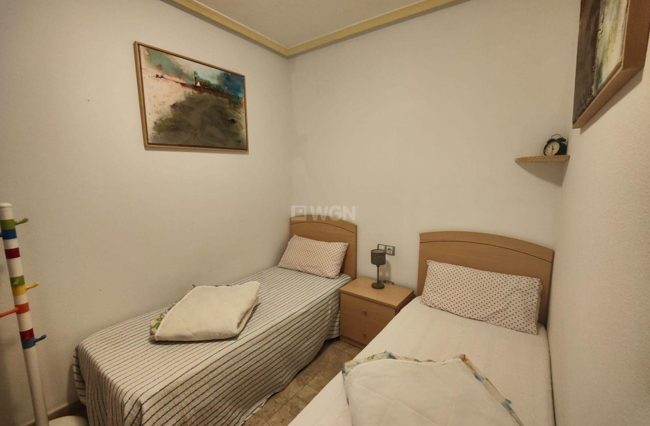 Odsprzedaż - Mieszkanie w bloku - Torrevieja - La Mata