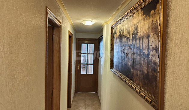 Odsprzedaż - Mieszkanie w bloku - Torrevieja - La Mata