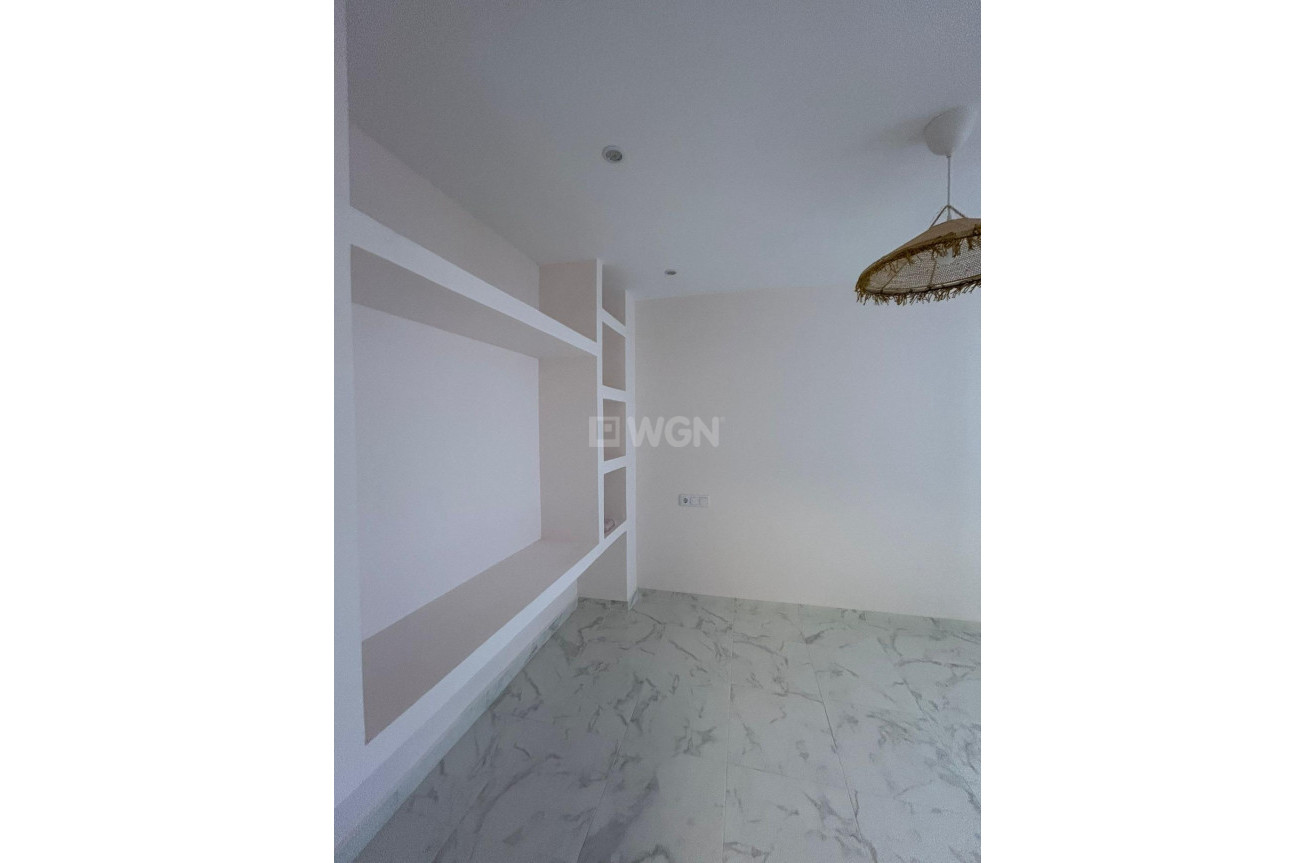 Odsprzedaż - Mieszkanie w bloku - Torrevieja