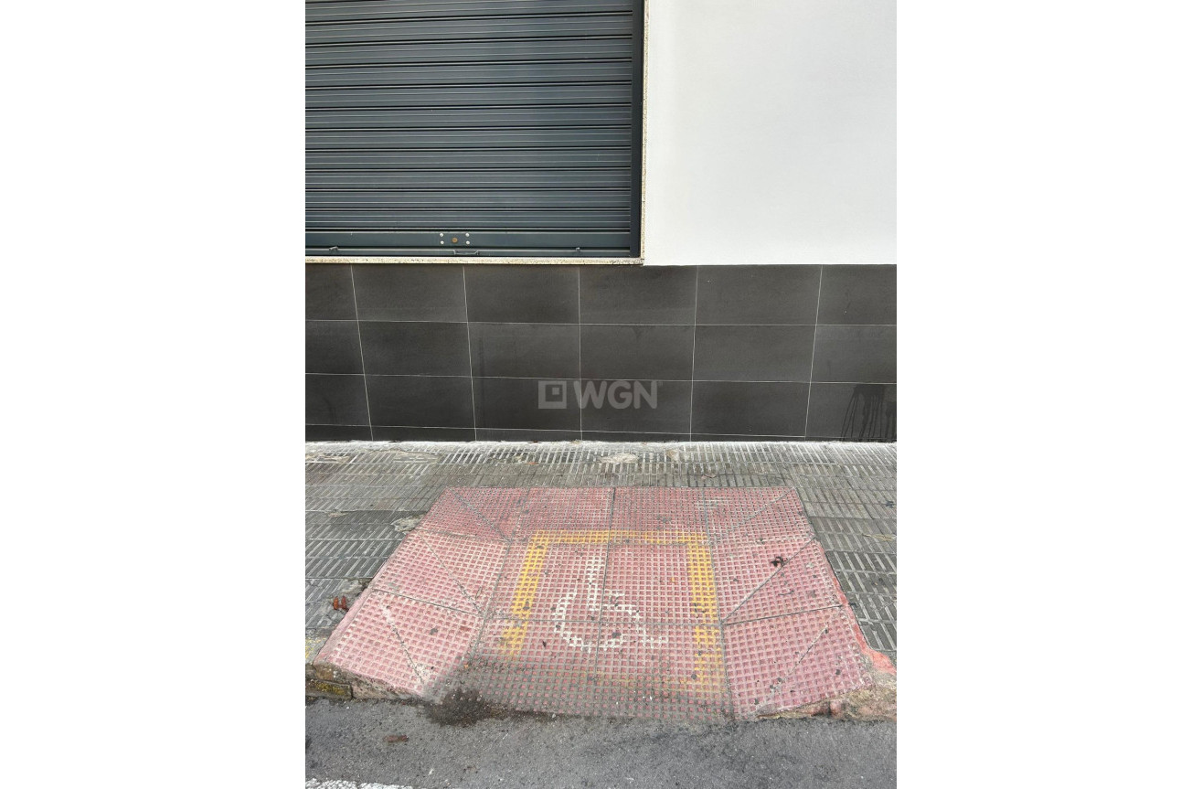 Odsprzedaż - Mieszkanie w bloku - Torrevieja