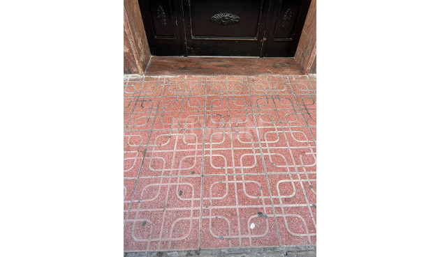 Odsprzedaż - Mieszkanie w bloku - Torrevieja